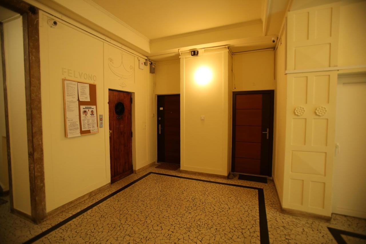 Castle Courtyard Hideaway Apartment Budapest Luaran gambar