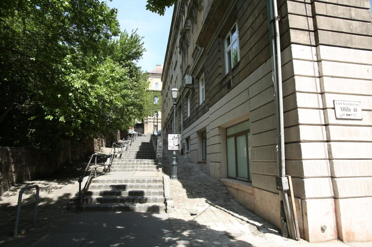 Castle Courtyard Hideaway Apartment Budapest Luaran gambar