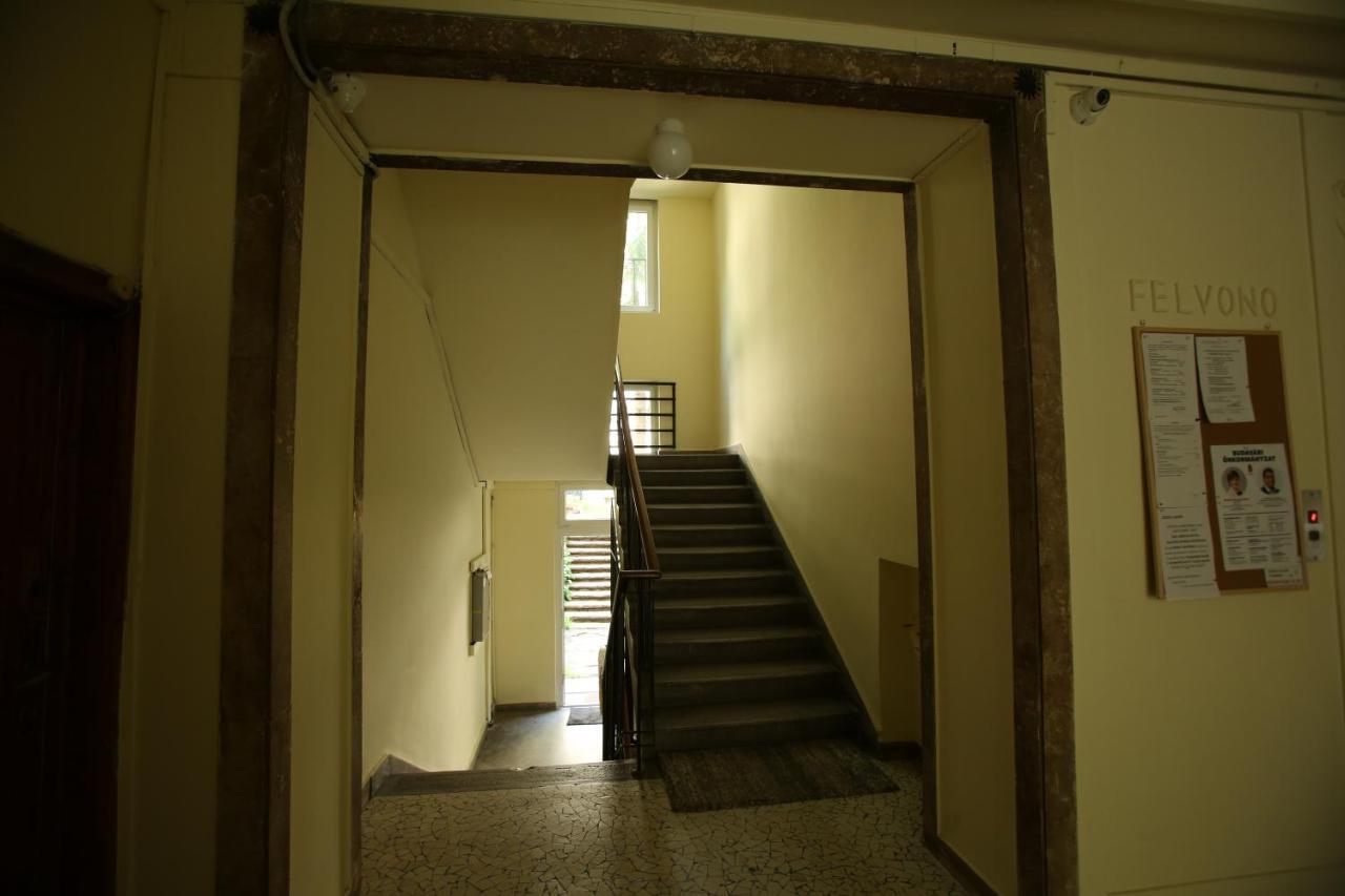 Castle Courtyard Hideaway Apartment Budapest Luaran gambar